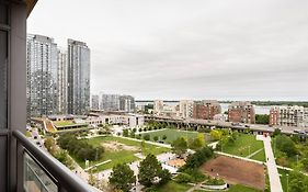 Stylish Downtown Lakeview Condo - One Free Parking